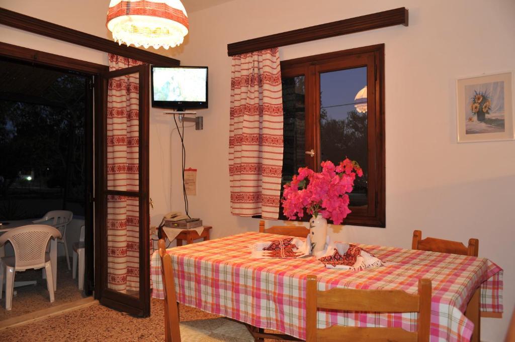 Dolphin Apartments Frangokastello Habitación foto